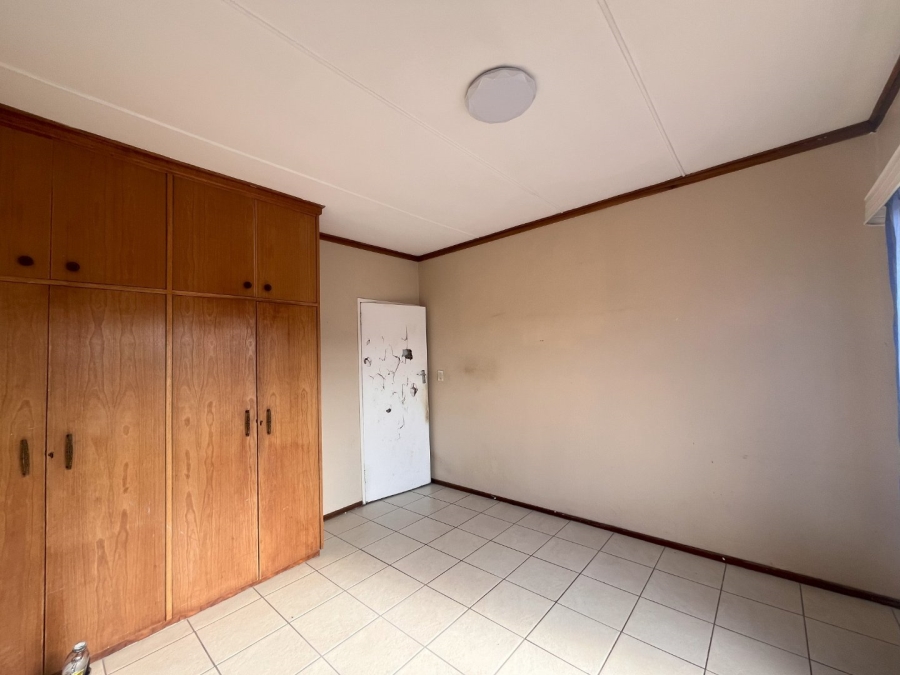 4 Bedroom Property for Sale in Pellissier Free State